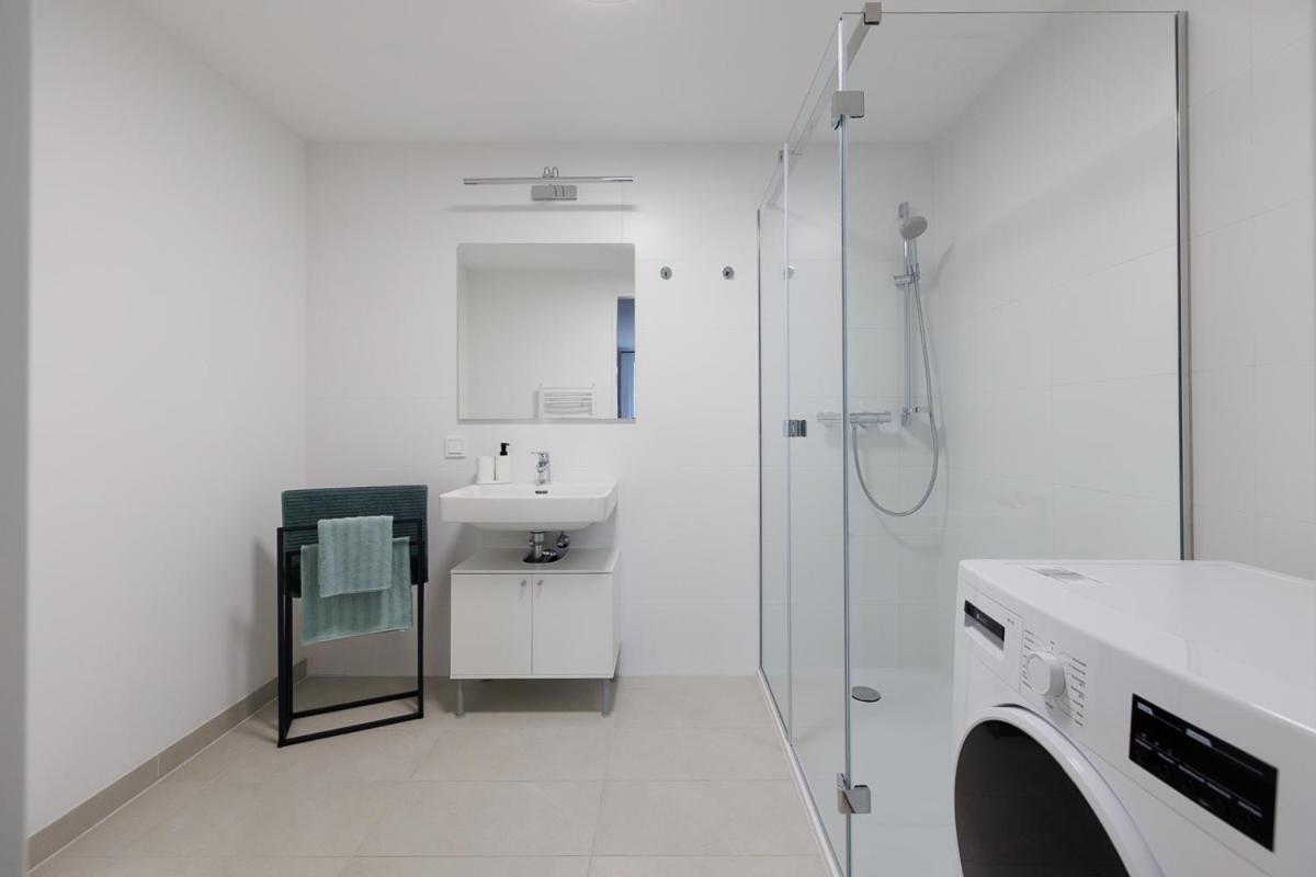 Lovely In Marina Tower - 10min To Center Apartment Wien